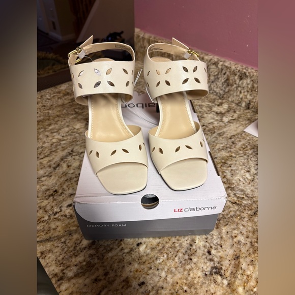 Liz Claiborne Womens Mary Heeled Sandals, 91/2 Medium, White - Picture 4 of 8